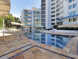 STYLISH APARTMENT LIVING AT POINTS NORTH