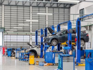 Auto Service Centre  Experienced & Reliable Team