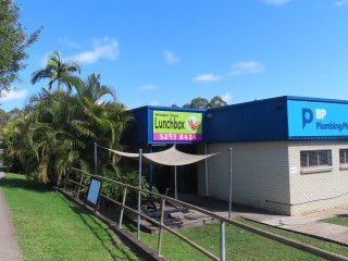 Five Day Lunchbar  Plenty of Parking                       