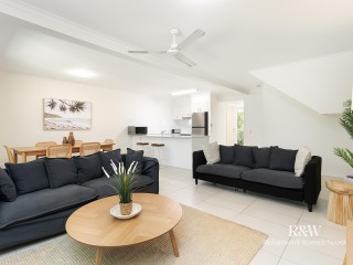 Exclusive Noosa Townhouse - Fully Furnished