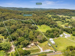 Sunshine Coast Property Magic!!! Income Potential!!!