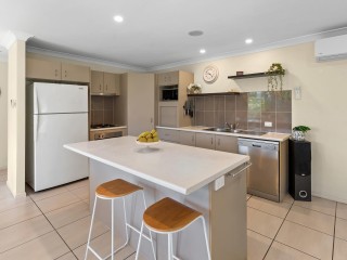 Spacious Family Home on 1,117m² in a Quiet Little Mountain Cul-de-sac