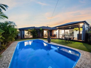 Dual Living Entertainer with Pool in Pelican Waters