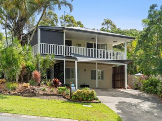 Much to Love: Dual Living, Lush Gardens, Side Access!