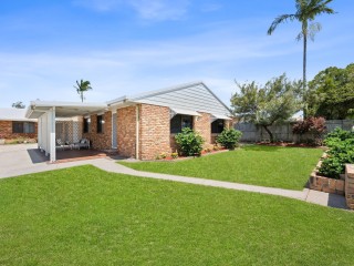 Renovated Beachside Duplex in a Tightly Held Currimundi Cul-de-Sac