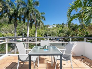 Spacious Emerald Apartment with Sunny Aspect