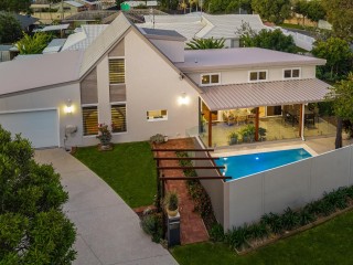 RENOVATED MODERN FAMILY HOME + POOL
