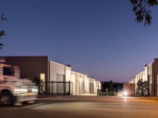 WAREHOUSE + APPROVED MEZZANINE - CORBOULD PARK
