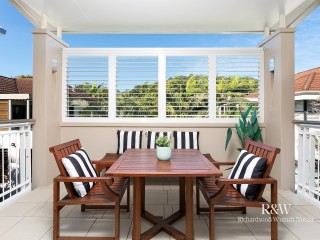 Sunny Top Floor Sebel Apartment