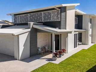 EXCEPTIONAL DESIGN, PRESTIGIOUS POSITION, EXTRAORDINARY LIFESTYLE