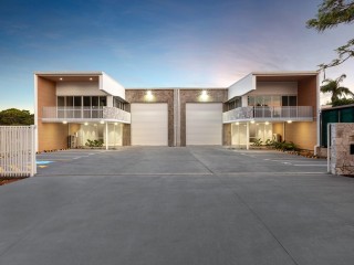 BOUTIQUE WAREHOUSE - MOFFAT BEACH