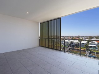 LUXURY, LIFESTYLE & WATERFRONT LIVING