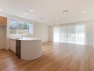 EXECUTIVE COASTAL LIVING IN THE HEART OF CALOUNDRA