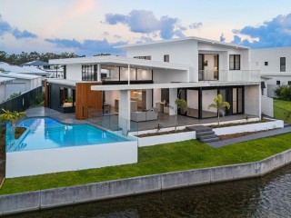 UNCOMPROMISING DESIGN, EXCEPTIONAL WATERFRONT LIVING
